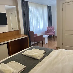 Spinel - Old Otel